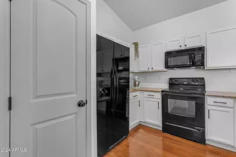 Kitchen - 4142 E Jasper Dr, Gilbert, AZ 85296 photo 3 of 4