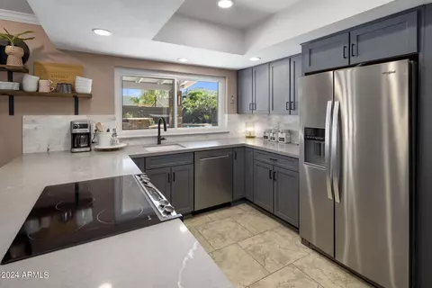 Kitchen - 125 E Sharon Ave, Phoenix, AZ 85022 photo 3 of 4