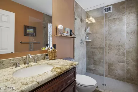 Bath - 125 E Sharon Ave, Phoenix, AZ 85022 photo 1 of 2