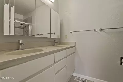 Bath - 249 E Dan Dr, Payson, AZ 85541 photo 1 of 5