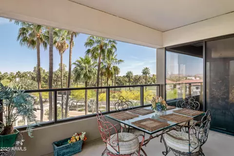 Exterior - 1040 E Osborn Rd #302, Phoenix, AZ 85014 photo 4 of 8