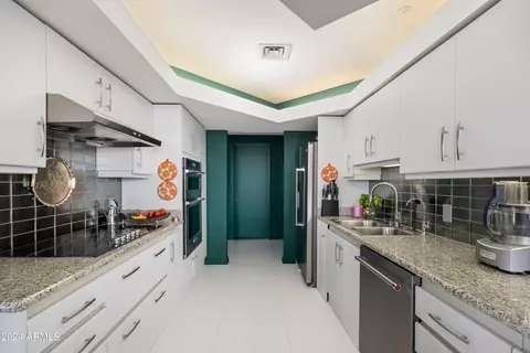 Kitchen - 1040 E Osborn Rd #302, Phoenix, AZ 85014 photo 1 of 2