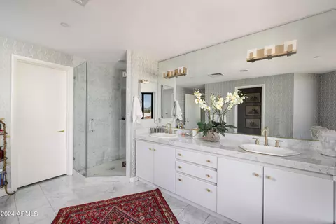 Bath - 1040 E Osborn Rd #302, Phoenix, AZ 85014 photo 1 of 3