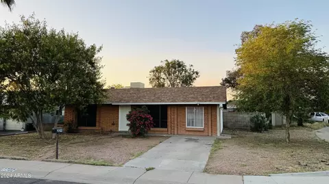 7702 W Pinchot Ave, Phoenix, AZ 85033