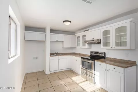 5826 S 4th St, Phoenix, AZ 85040