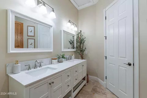 Bath - 4531 E Stanford Ave, Gilbert, AZ 85234 photo 5 of 6