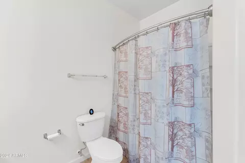 Bath - 1920 E Bell Rd #1136, Phoenix, AZ 85022 photo 2 of 6