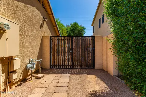 Exterior - 445 S Peppertree Dr, Gilbert, AZ 85296 photo 10 of 12