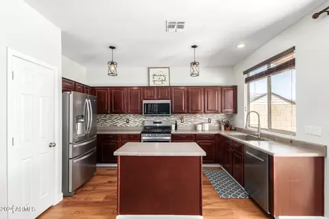 Kitchen - 445 S Peppertree Dr, Gilbert, AZ 85296 photo 2 of 5