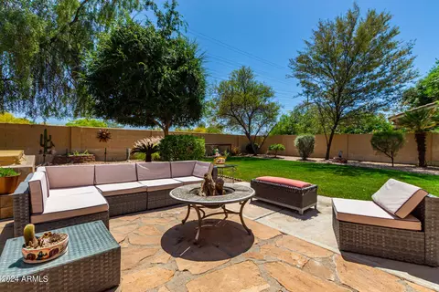 Exterior - 445 S Peppertree Dr, Gilbert, AZ 85296 photo 2 of 12