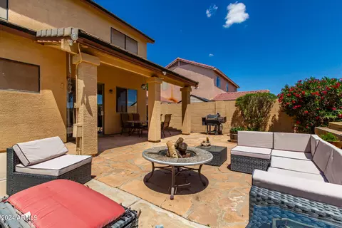 Exterior - 445 S Peppertree Dr, Gilbert, AZ 85296 photo 5 of 12