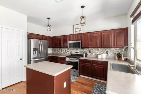 Kitchen - 445 S Peppertree Dr, Gilbert, AZ 85296 photo 3 of 5