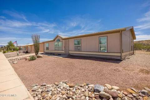633 W Coachline Ln, Benson, AZ 85602