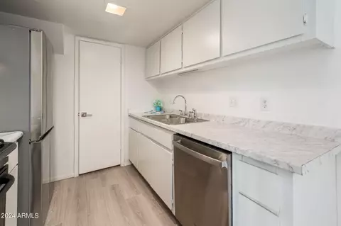 Kitchen - 8024 N 32nd Ln, Phoenix, AZ 85051 photo 4 of 4