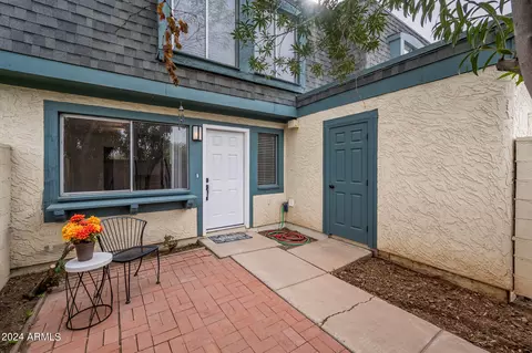 Exterior - 8024 N 32nd Ln, Phoenix, AZ 85051 photo 7 of 8