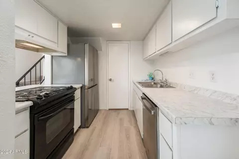 Kitchen - 8024 N 32nd Ln, Phoenix, AZ 85051 photo 2 of 4