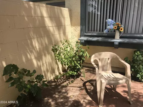 Exterior - 8024 N 32nd Ln, Phoenix, AZ 85051 photo 4 of 8