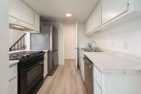 Kitchen - 8024 N 32nd Ln, Phoenix, AZ 85051 photo 1 of 4