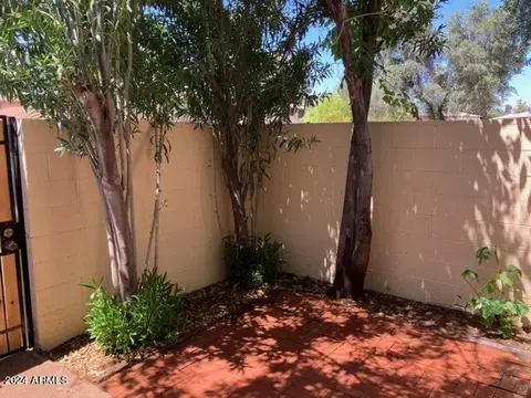 Exterior - 8024 N 32nd Ln, Phoenix, AZ 85051 photo 5 of 8