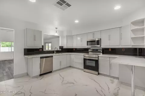 Kitchen - 1008 W Watson Dr, Tempe, AZ 85283 photo 3 of 4