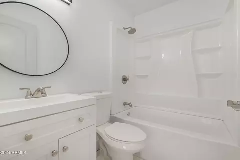 Bath - 1008 W Watson Dr, Tempe, AZ 85283 photo 2 of 3