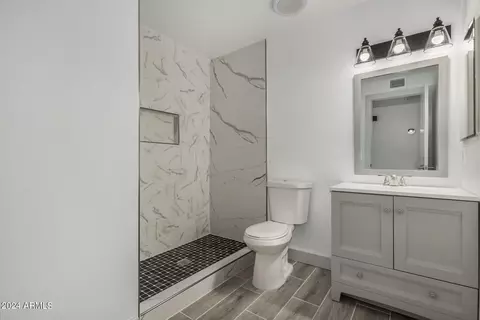 Bath - 1008 W Watson Dr, Tempe, AZ 85283 photo 1 of 3