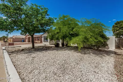 Exterior - 1008 W Watson Dr, Tempe, AZ 85283 photo 4 of 7