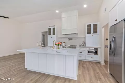 Kitchen - 4331 E Morrow Dr, Phoenix, AZ 85050 photo 4 of 5