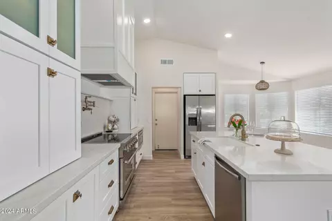 Kitchen - 4331 E Morrow Dr, Phoenix, AZ 85050 photo 3 of 5