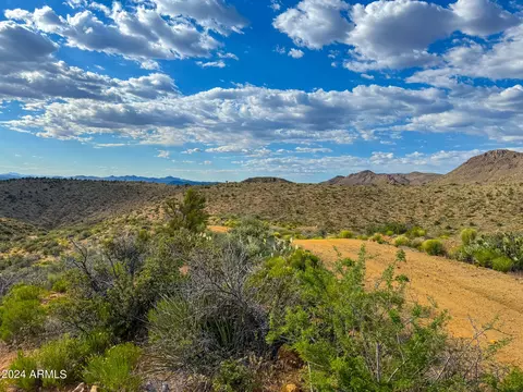 tbd Round Turn Dr 169 Acres -- #-, Kingman, AZ 86401