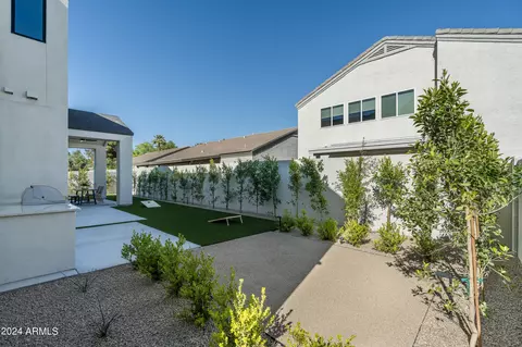 Exterior - 6337 N 10th Dr, Phoenix, AZ 85013 photo 7 of 10