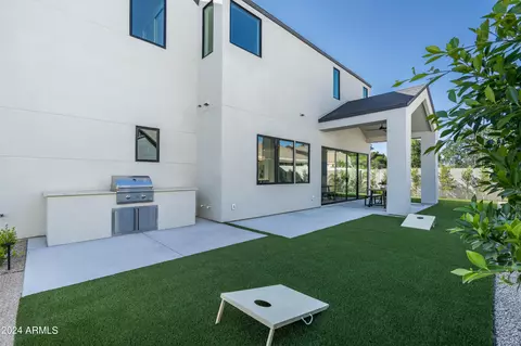 Exterior - 6337 N 10th Dr, Phoenix, AZ 85013 photo 8 of 10