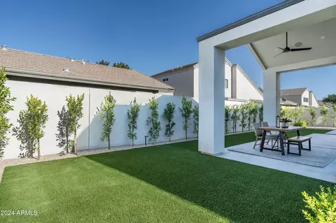 Exterior - 6337 N 10th Dr, Phoenix, AZ 85013 photo 4 of 10