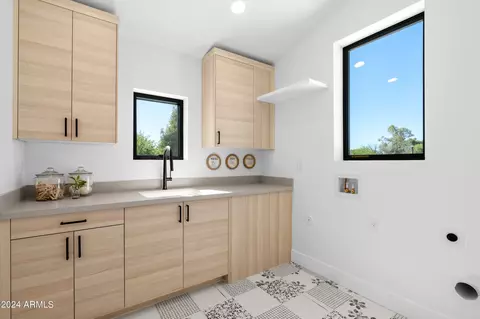 Bath - 6337 N 10th Dr, Phoenix, AZ 85013 photo 7 of 7