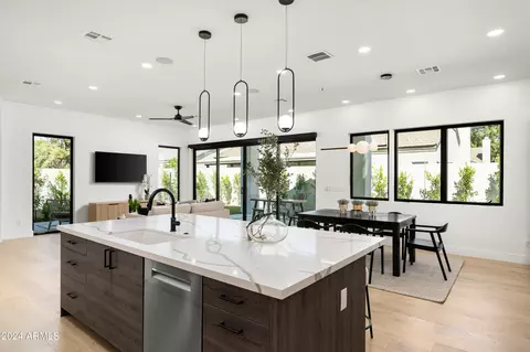 Kitchen - 6337 N 10th Dr, Phoenix, AZ 85013 photo 4 of 5