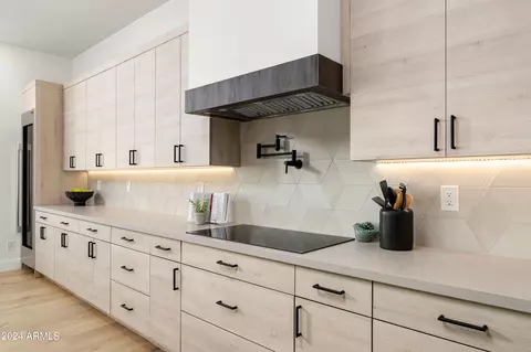 Kitchen - 6337 N 10th Dr, Phoenix, AZ 85013 photo 5 of 5