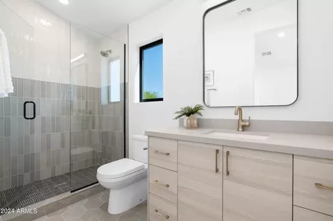 Bath - 6337 N 10th Dr, Phoenix, AZ 85013 photo 6 of 7