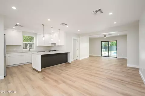1351 E Clarendon Ave, Phoenix, AZ 85014 photo 2