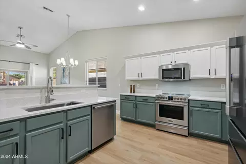 Kitchen - 4256 E Cloudburst Ct, Gilbert, AZ 85297 photo 2 of 4