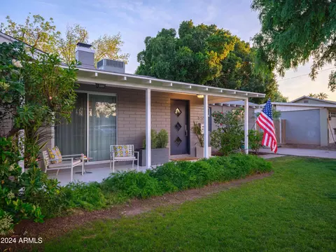 Exterior - 3237 E Clarendon Ave, Phoenix, AZ 85018 photo 12 of 15