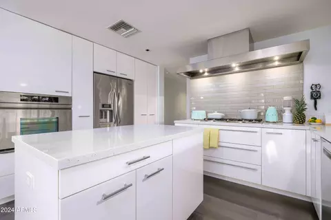 Kitchen - 3237 E Clarendon Ave, Phoenix, AZ 85018 photo 2 of 2