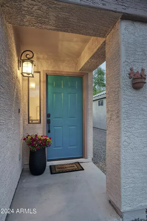 2130 E Robin Ln E, Phoenix, AZ 85024