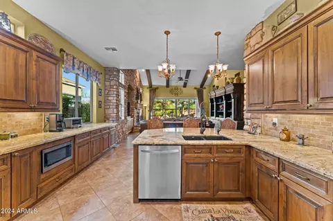 Kitchen - 2887 E Flower St, Gilbert, AZ 85298 photo 9 of 10
