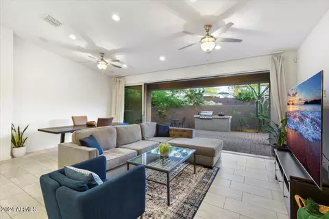 Living - 721 E Harwell Rd, Phoenix, AZ 85042 photo 1 of 2