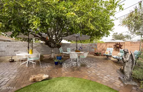 10746 W Canterbury Dr, Sun City, AZ 85351