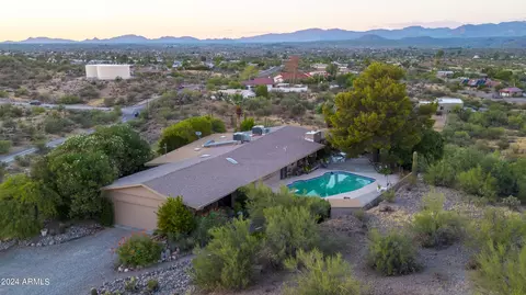 1065 S Falcon Dr, Wickenburg, AZ 85390
