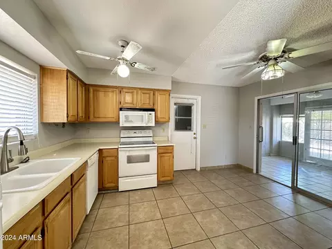 2205 E Gretta Pl, Phoenix, AZ 85022 photo 4