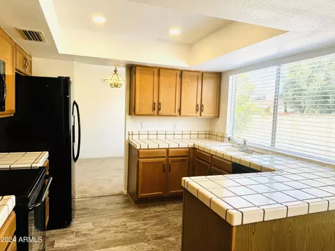 Kitchen - 1817 E Hearn Rd, Phoenix, AZ 85022 photo 2 of 7