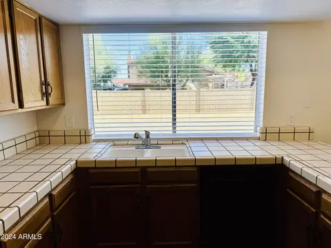 Kitchen - 1817 E Hearn Rd, Phoenix, AZ 85022 photo 5 of 7