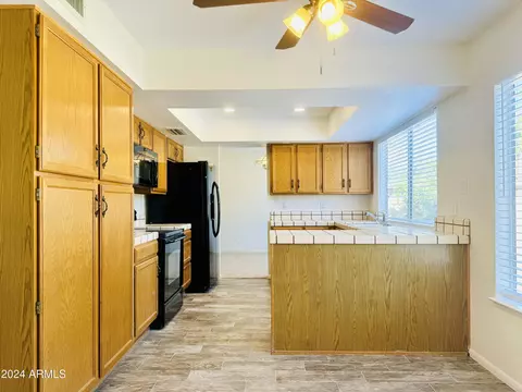 Kitchen - 1817 E Hearn Rd, Phoenix, AZ 85022 photo 3 of 7